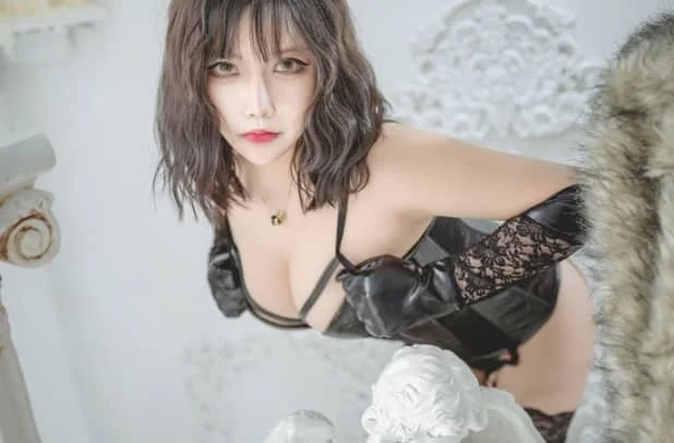 %title插图%num抱走莫子A黑色皮衣:性感与酷飒的完美融合 %title插图%num抱走莫子A黑色皮衣:性感与酷飒的完美融合