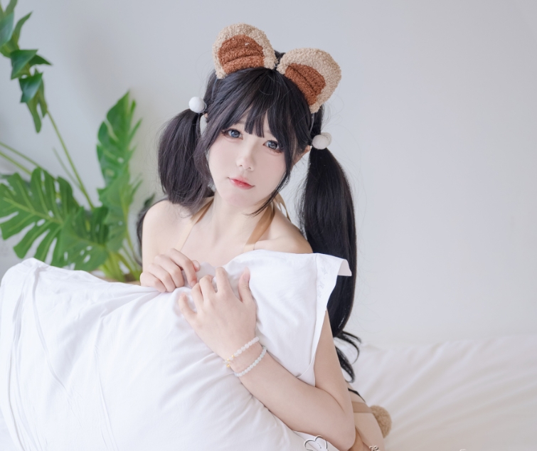 %title插图%num咬一口兔娘《小熊睡衣》Cosplay作品赏析：温柔与俏皮的完美结合