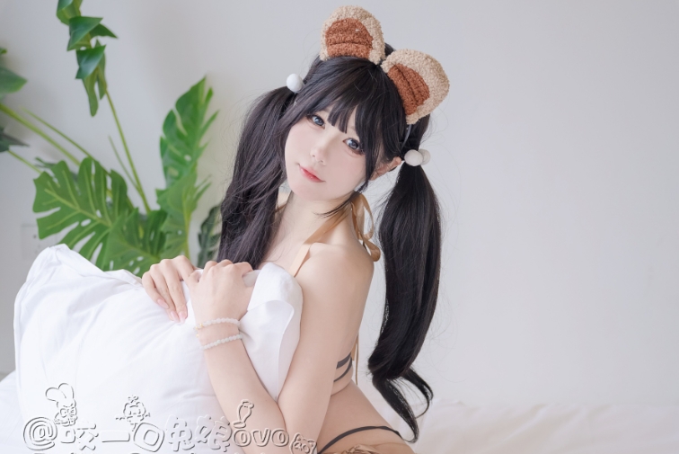 %title插图%num咬一口兔娘《小熊睡衣》Cosplay作品赏析：温柔与俏皮的完美结合
