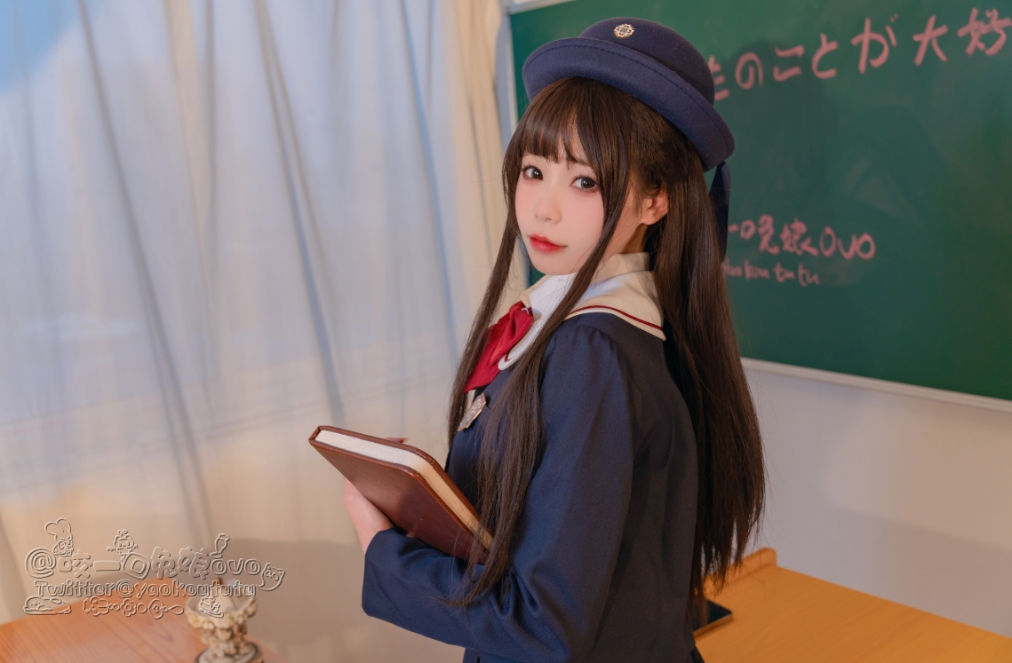 %title插图%num咬一口兔娘ovo《入学式》:青涩校园风中的优雅与俏皮 %title插图%num咬一口兔娘ovo《入学式》:青涩校园风中的优雅与俏皮