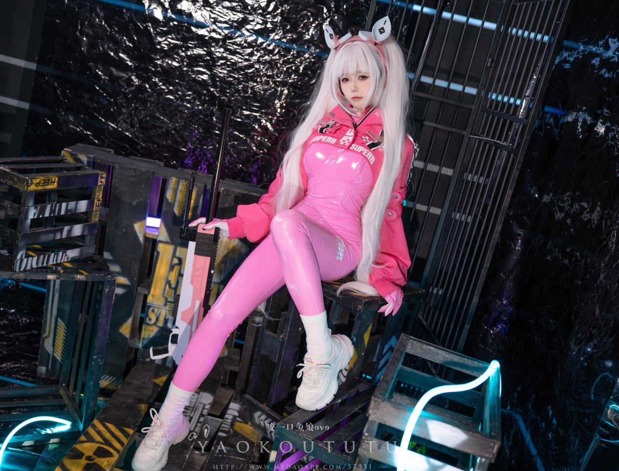 %title插图%num咬一口兔娘ovo的《NIKKE：爱丽丝》：未来科技与少女魅力的完美结合