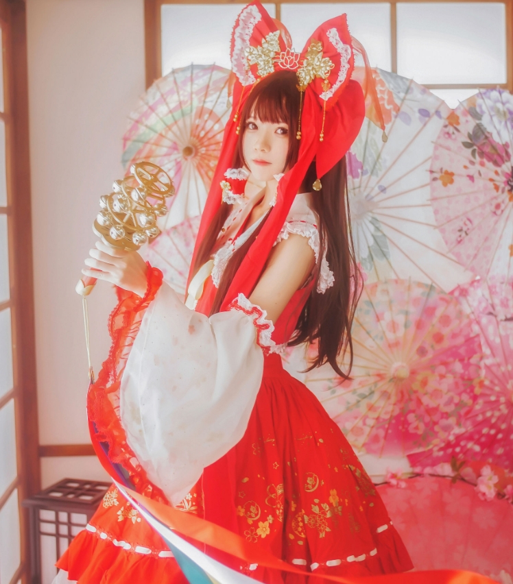 %title插图%num桜桃喵《灵梦 新年快乐》：挥舞新年的祝福