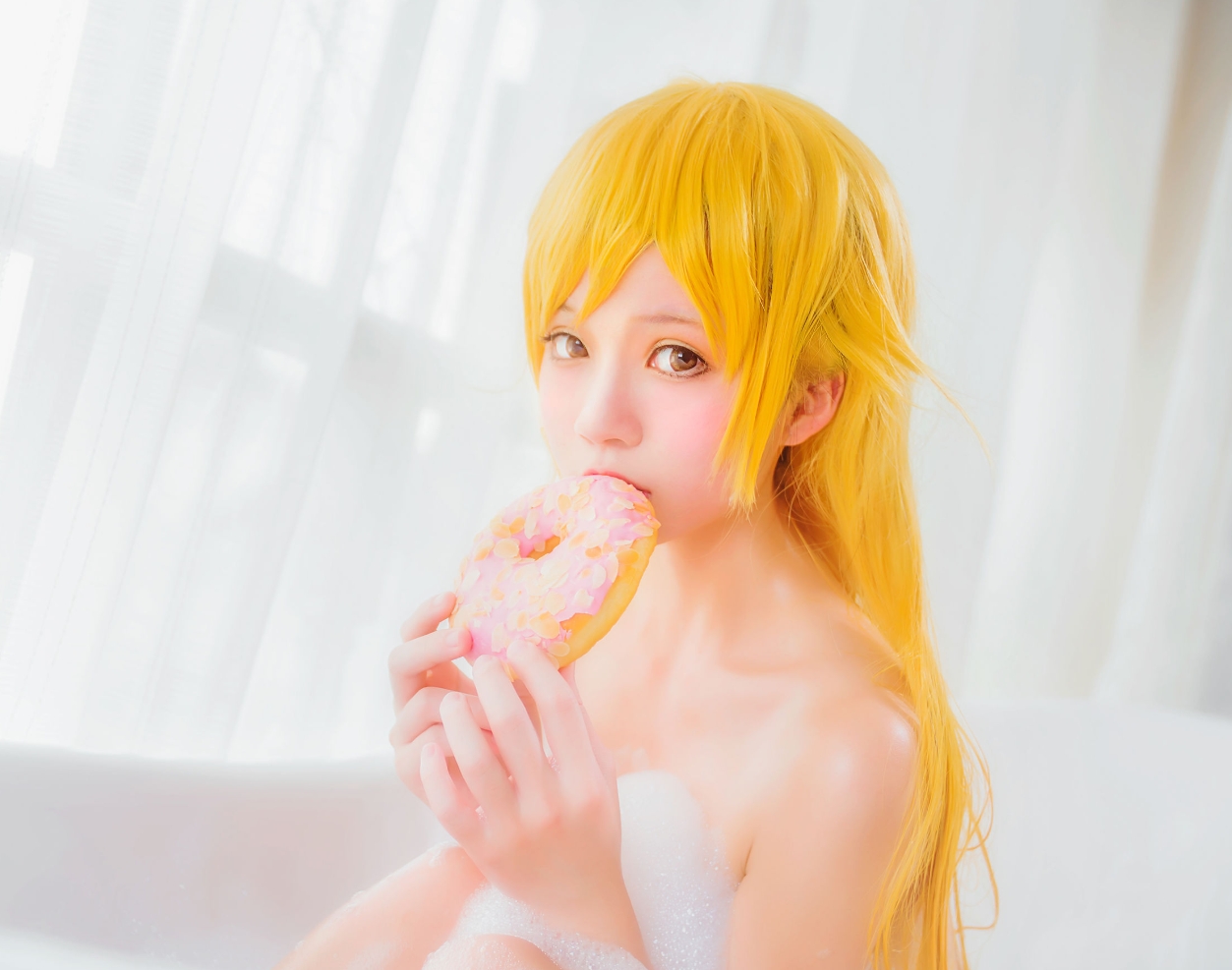 %title插图%num桜桃喵《小忍浴缸》:浴缸里的轻盈与甜美 %title插图%num桜桃喵《小忍浴缸》:浴缸里的轻盈与甜美