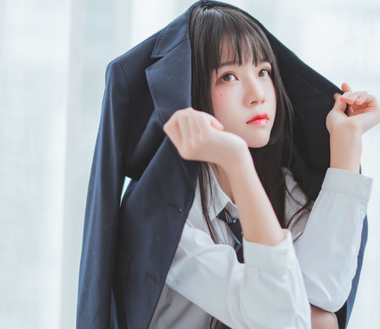 %title插图%num桜桃喵《冬季制服丝秀》:校园与成熟完美结合的美丽瞬间 %title插图%num桜桃喵《冬季制服丝秀》:校园与成熟完美结合的美丽瞬间