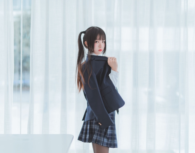 %title插图%num桜桃喵《冬季制服丝秀》:校园与成熟完美结合的美丽瞬间 %title插图%num桜桃喵《冬季制服丝秀》:校园与成熟完美结合的美丽瞬间