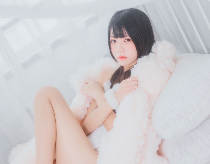 桜桃喵《冬眠系列 纯白私房》:迷人的冬季温柔