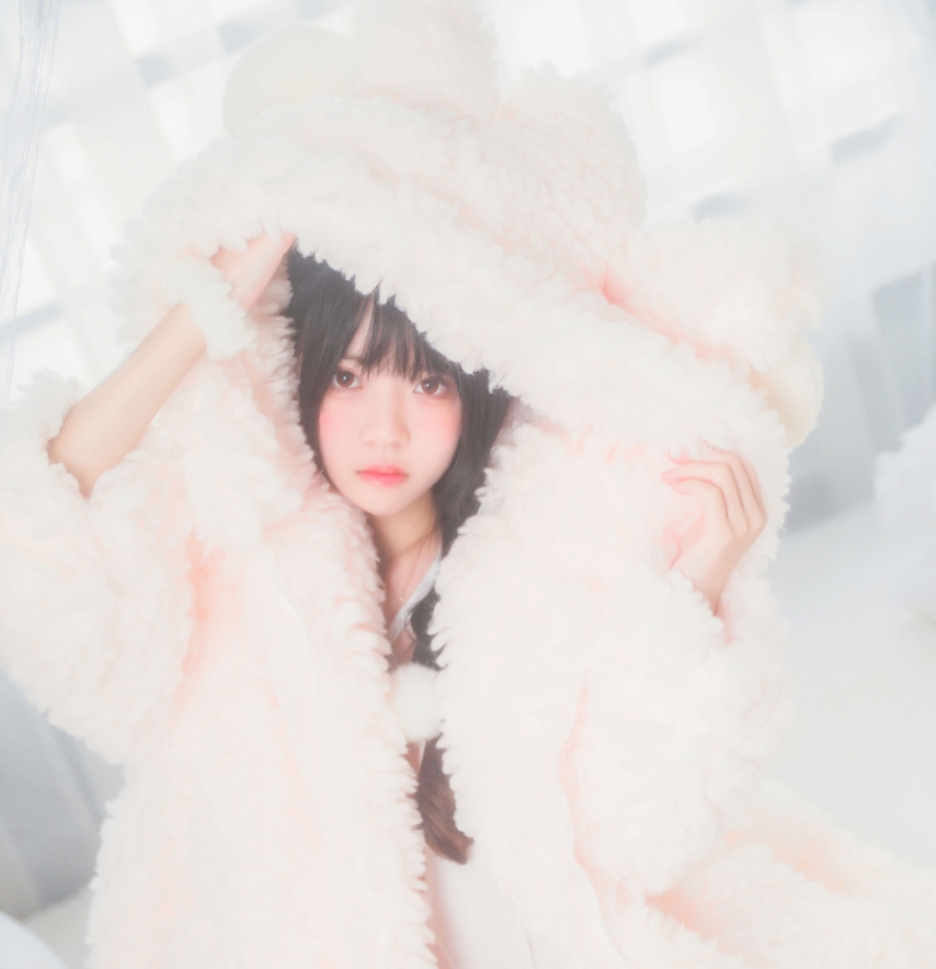 %title插图%num桜桃喵《冬眠系列 纯白私房》:迷人的冬季温柔 %title插图%num桜桃喵《冬眠系列 纯白私房》:迷人的冬季温柔