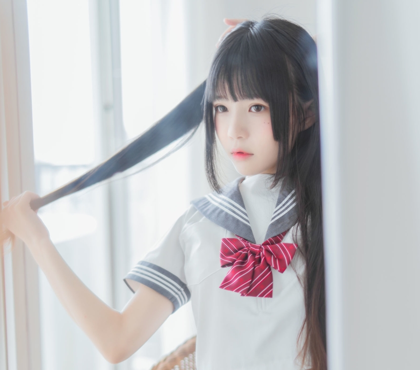 桜桃喵《心形胖次》:青春气息与俏皮诱惑的完美融合