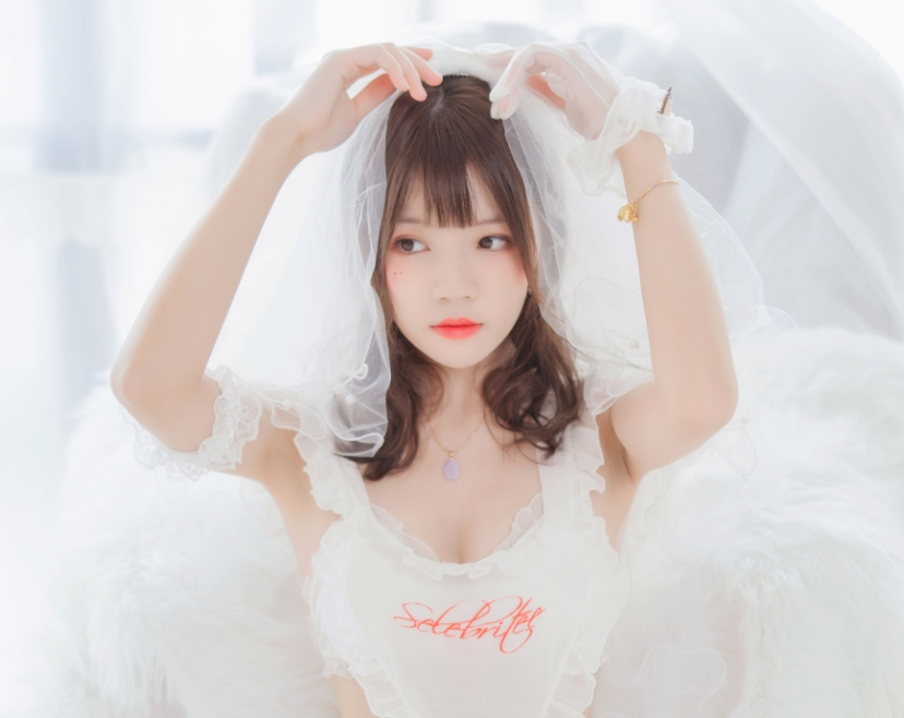 轻纱飘逸,梦幻迷离——桜桃喵《轻纱》的浪漫演绎