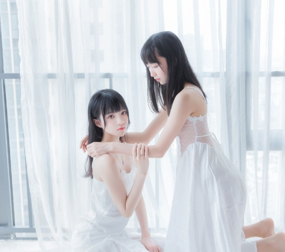 %title插图%num木绵绵OwO与樱桃喵朝白裙写真赏析：双倍纯白暴击，这波清晨福利绝了