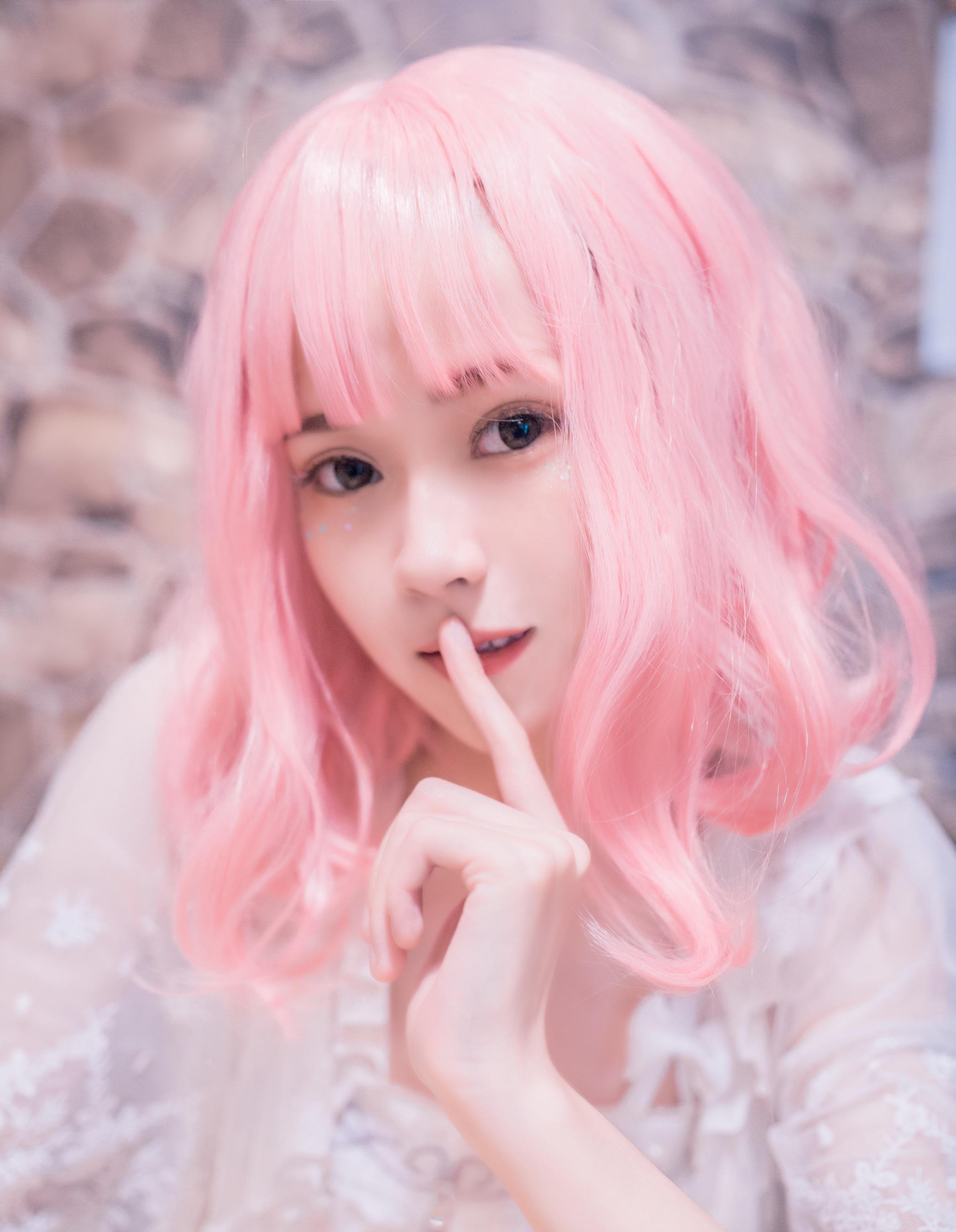 %title插图%num你的负卿《LOLITA》作品介绍:粉色短发与白色纱裙营造出的梦幻少女感 %title插图%num你的负卿《LOLITA》作品介绍:粉色短发与白色纱裙营造出的梦幻少女感